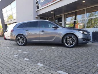 DAMINA VELGEN DM3 ANTRACIET IN 19 INCH GEMONTEERD ONDER EEN OPEL ISIGNIA 