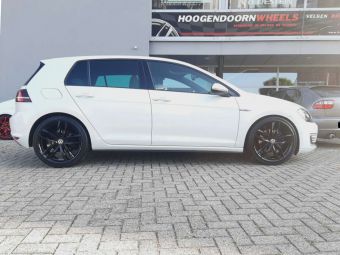 DAMINA WHEELS 19 INCH DM05 BLACK GEMONTEERD ONDER EEN VW GOLF