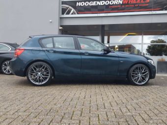 DAMINA VELGEN DM08 MATT ANTRACIET IN 19 INCH GEMONTEERD ONDER EEN BMW 1 SERIE