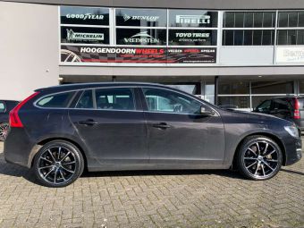 DBV VELGEN TROPEZ ZWART GEPOLIJST IN 18 INCH GEMONTEERD ONDER EEN VOLVO V60