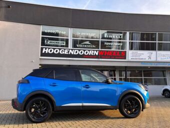 DEZENT AP BLACK IN 17 INCH GEMONTEERD ONDER EEN PEUGEOT 2008