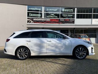 DEZENT VELGEN KS GUNMETAL GEPOLIJST IN 17 INCH GEMONTEERD ONDER EEN KIA CEE'D