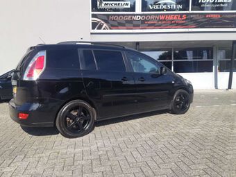 DEZENT RE DARK MATT BLACK IN 17 INCH GEMONTEERD ONDER EEN MAZDA 5