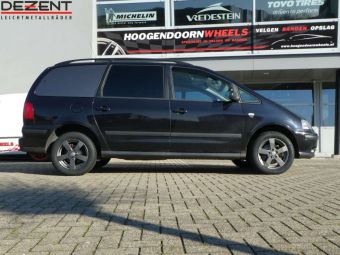 DEZENT TD GRAPHITE IN 16 INCH GEMONTEERD ONDER EEN SEAT ALHAMBRA