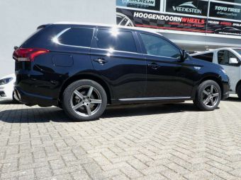 DEZENT VELGEN TY ANTRACIET IN 18 INCH GEMONTEERD ONDER EEN MITSUBISHI OUTLANDER 