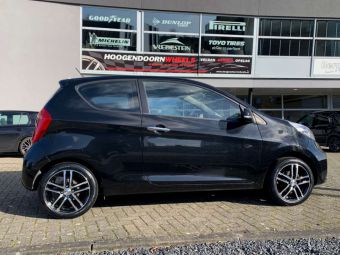 DEZENT VELGEN TZ ZWART IN 15 INCH GEMONTEERD ONDER EEN KIA PICANTO