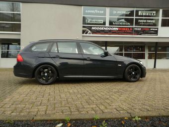 DEZENT VELGEN TD DARK IN 16 INCH GEMONTEERD ONDER EEN BMW 3 SERIE