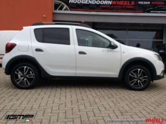 GMP WHEELS ASTRAL IN 17 INCH GEMONTEERD ONDER EEN DACIA SANDERO II STEPWAY