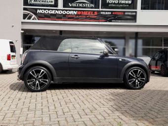 GMP ITALY WHEELS 17 INCH IN BLACK POLISHED GEMONTEERD ONDER EEN MINI 