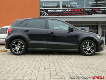 GMP WHEELS VELGEN EASY R ZWART GEPOLIJST MET WINTERBANDEN GEMONTEERD ONDER EEN VW POLO 