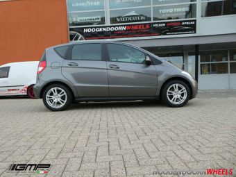 GMP WHEELS ITALY ASTRAL ZILVER GEMONTEERD IN 16 INCH ONDER EEN MERCEDES A KLASSE 