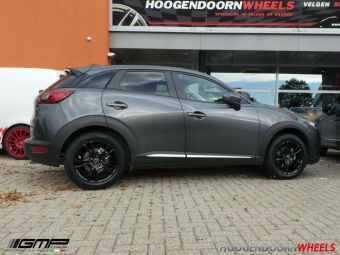 GMP WHEELS EASY R IN 17 INCH BLACK GEMONTEERD MET WINTERBANDENONDER EEN MAZDA CX-3