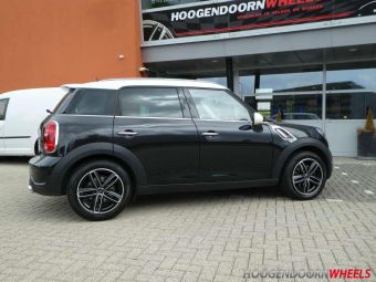 GMP DEDICATED DIVA GEMONTEERD ONDER EEN MINI COUNTRYMAN 