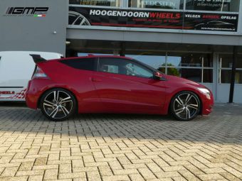 GMP WHEELS ARCAN 18 INCH IN HET ZWART GEPOLIJST GEMONTEERD ONDER EEN HONDA CR-Z