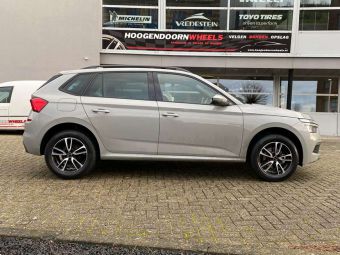 GMP WHEELS ITALY ASTRAL ZWART GEPOLIJST IN 16 INCH MET WINTERBANDEN GEMONTEERD ONDER EEN SKODA KAMIQ