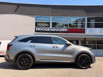 GMP WHEELS CARTESIO BLACK IN 19 INCH GEMONTEERD ONDER EEN KIA SORENTO III