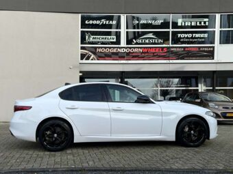 GMP WHEELS DRAKE BLACK IN 18 INCH GEMONTEERD ONDER EEN ALFA ROMEO GIULIA