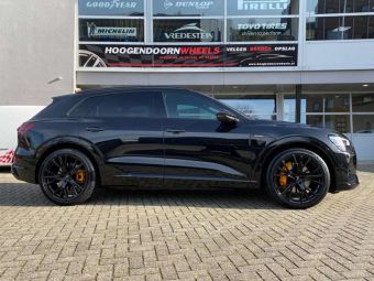 GMP WHEELS GUNNER IN 22 INCH EN BLACK GEMONTEERD ONDER EEN AUDI E-TRON