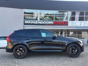 GMP WHEELS GUNNER BLACK IN 22 INCH GEMONTEERD ONDER EEN VOLVO XC60
