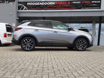 GMP WHEELS MATISSE ZWART GEPOLIJST IN 18 INCH GEMONTEERD ONDER EEN OPEL GRANDLAND 