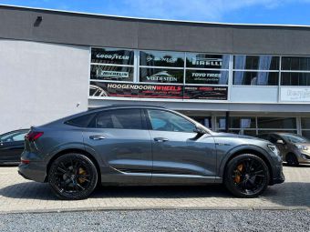 GMP WHEELS GUNNER BLACK IN 21 INCH GEMONTEERD ONDER EEN AUDI E-TRON 