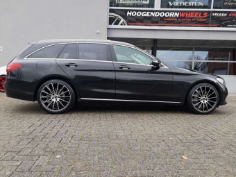 GMP WHEELS ITALY STELLAR BLACK POLISHED IN 19 INCH BREED SET GEMONTEERD ONDER EEN MERCEDES C KLASSE 