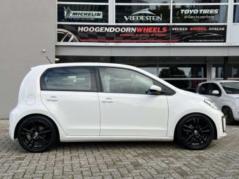 GMP ITALY WHEELS ASTRAL IN BLACK EN 16 INCH GEMONTEERD ONDER EEN VW UP