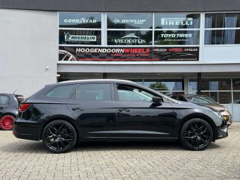 GMP WHEELS LUNICA BLACK IN 19 INCH GEMONTEERD ONDER EEN SEAT LEON ST