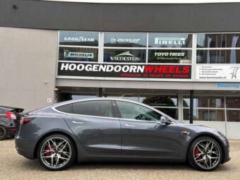 GMP WHEELS LUNICA MATT ANTHRACITE POLISHED IN 20 INCH GEMONTEERD ONDER EEN TESLA MODEL 3