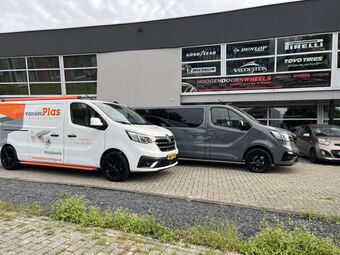 GMP WHEELS MATISSE BLACK IN 18 INCH GEMONTEERD ONDER TWEE RENAULT TRAFFICS