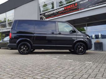 GMP WHEELS MATISSE ZWART IN 19 INCH GEMONTEERD ONDER EEN VOLKSWAGEN TRANSPORTER 