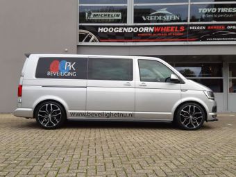 GMP WHEELS ITALY MATISSE BLACK IN 20 INCH GEMONTEERD ONDER EEN VW TRANSPORTER 