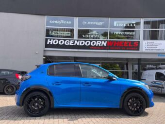 GMP WHEELS RACEWAY NERO CORSAIN 18 INCH GEMONTEERD ONDER EEN PEUGEOT 208