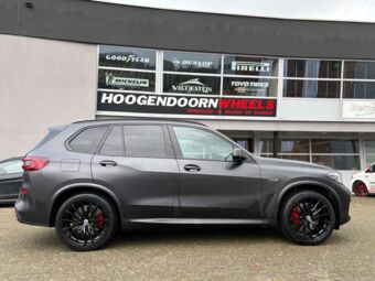 GMP WHEELS SPARTA BLACK IN 21 INCH GEMONTEERD ONDER EEN BMW X5 M