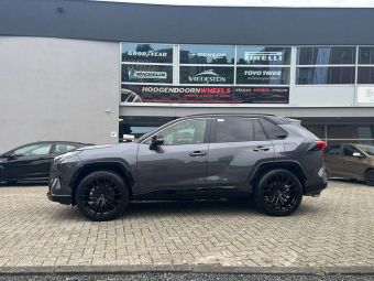 GMP WHEELS SPARTA BLACK IN 21 INCH GEMONTEERD ONDER EEN TOYOTA RAV 4 