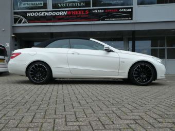 GMP WHEELS STELLAR 18 INCH IN BLACK POLISHED LIP GEMONTEERD ONDER MERCEDES E-KLASSE