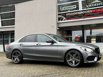 AXE EX18 SATIN GREY IN 19 INCH BREEDSET GEMONTEERD ONDER EEN MERCEDES C-KLASSE