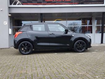 BORBET LV4 BLACK IN 15 INCH GEMONTEERD ONDER EEN SUZUKI SWIFT V