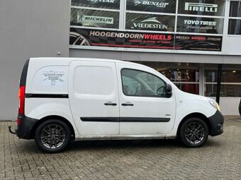 BORBET W MISTRAL ANTHRACITE IN 15 INCH GEMONTEERD ONDER EEN MERCEDES CITAN