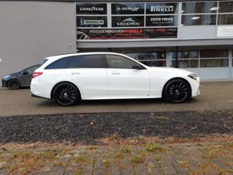 CARMANI CA17 FRITZ BLACK IN 19 INCH GEMONTEERD ONDER EEN MERCEDES C-KLASSE