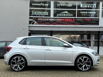 ELITE WHEEL CYCLONE BLACK POLISHED IN 19 INCH GEMONTEERD ONDER EEN VOLKSWAGEN POLO