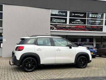 IT WHEELS ALISIA BLACK IN 16 INCH GEMONTEERD ONDER EEN CITROEN C3