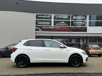 IT WHEEL EMILY BLACK IN 16 INCH GEMONTEERD ONDER EEN VOLKSWAGEN POLO