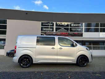 IT WHEELS EMILY BLACK IN 18 INCH GEMONTEERD ONDER EEN PEUGEOT EXPERT