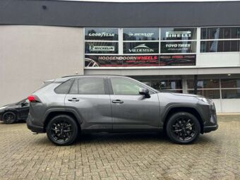 MONACO CL2 BLACK IN 18 INCH GEMONTEERD ONDER EEN TOYOTA RAV4