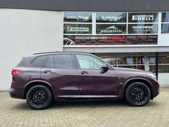 MONACO GPX BLACK GLOSS IN 20 INCH GEMONTEERD ONDER EEN BMW X5