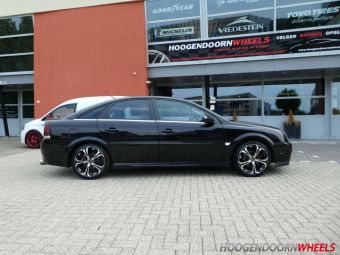 INTER ACTION POISON VELGEN 18 INCH GEMONTEERD ONDER EEN OPEL VECTRA