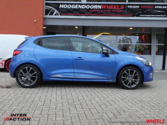 INTER ACTION PULSAR GREY GEMONTEERD IN 17 INCH ONDER EEN RENAULT CLIO 