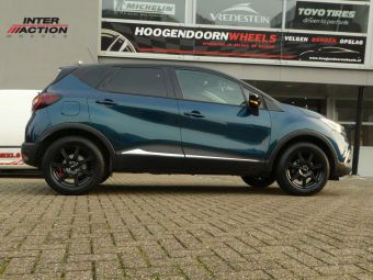 INTER ACTION SIRIUS BLACK 16 INCH MET WINTERBANDEN GEMONTEERD ONDER EEN RENAULT CAPTUR 