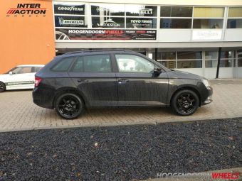 INTER ACTION VELGEN SIRIUS BLACK IN 15 INCH WINTERSET GEMONTEERD ONDER EEN SKODA FABIA 